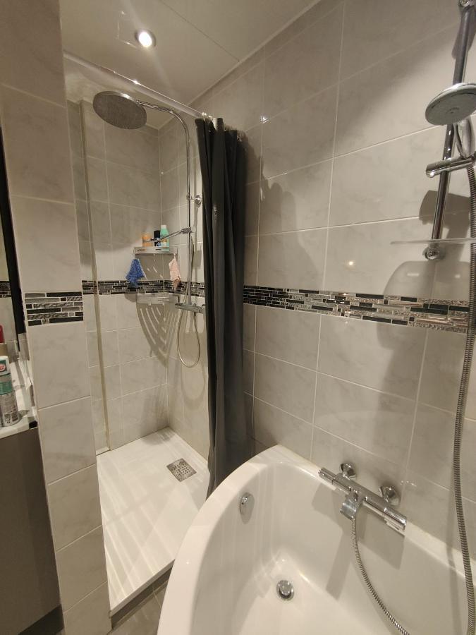Appartement Tres Grand De 76m2 A *